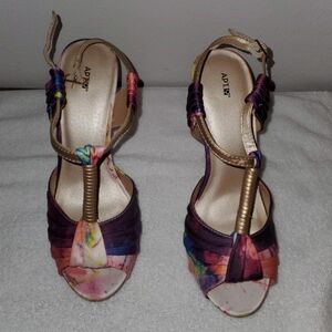 Apt 9 Heels Womans Size 7.5M Colorful